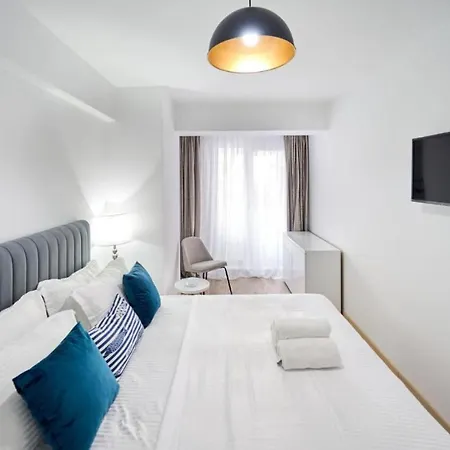 Infinity Blue Velvet Apartment *